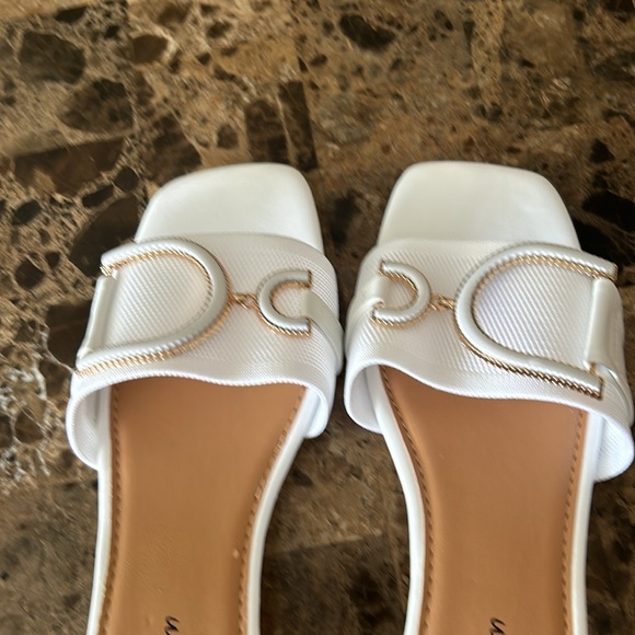 Abloom - Picture 2 of 10